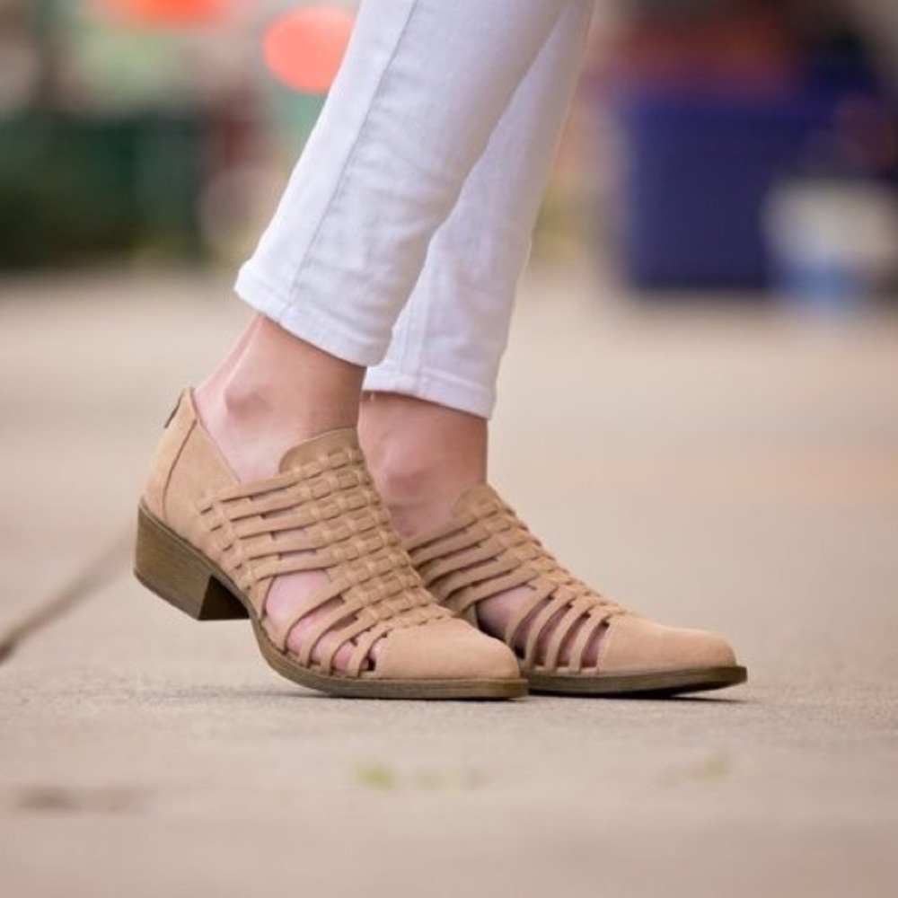 NIB Cut Out Woven Low Profile Heel Ankle Booties - Picture 2 of 4